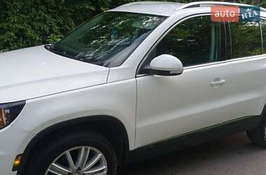 Внедорожник / Кроссовер Volkswagen Tiguan 2011 в 