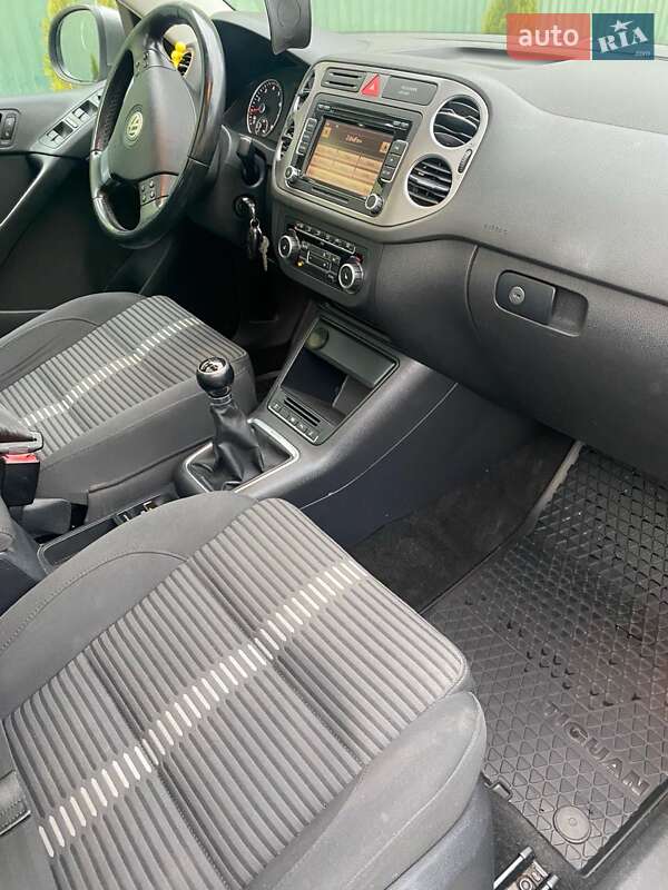 Внедорожник / Кроссовер Volkswagen Tiguan 2009 в Тячеве