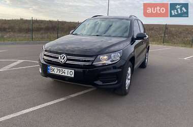 Позашляховик / Кросовер Volkswagen Tiguan 2016 в Рівному