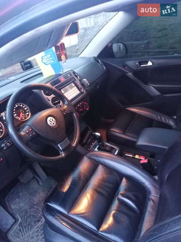 Внедорожник / Кроссовер Volkswagen Tiguan 2009 в Старом Самборе