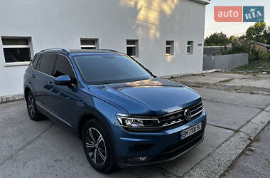 Внедорожник / Кроссовер Volkswagen Tiguan 2017 в Ромнах