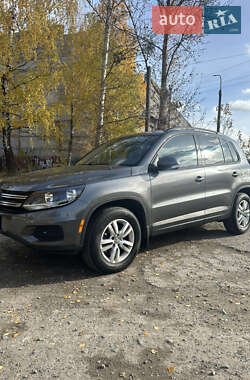 Внедорожник / Кроссовер Volkswagen Tiguan 2016 в Луцке