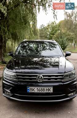 Позашляховик / Кросовер Volkswagen Tiguan 2017 в Рівному