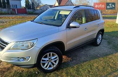 Внедорожник / Кроссовер Volkswagen Tiguan 2010 в Киеве