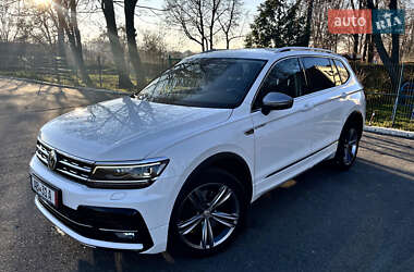 Позашляховик / Кросовер Volkswagen Tiguan 2019 в Чернівцях