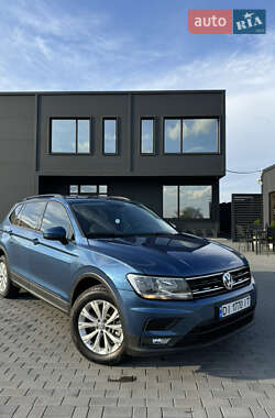 Внедорожник / Кроссовер Volkswagen Tiguan 2018 в 