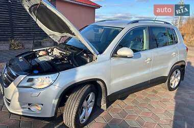 Позашляховик / Кросовер Volkswagen Tiguan 2010 в Вишневому