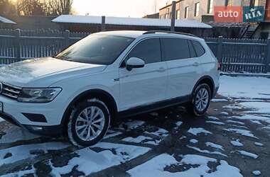 Внедорожник / Кроссовер Volkswagen Tiguan 2017 в Гнивани