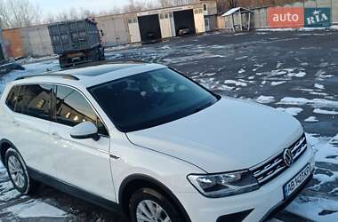 Внедорожник / Кроссовер Volkswagen Tiguan 2017 в Гнивани