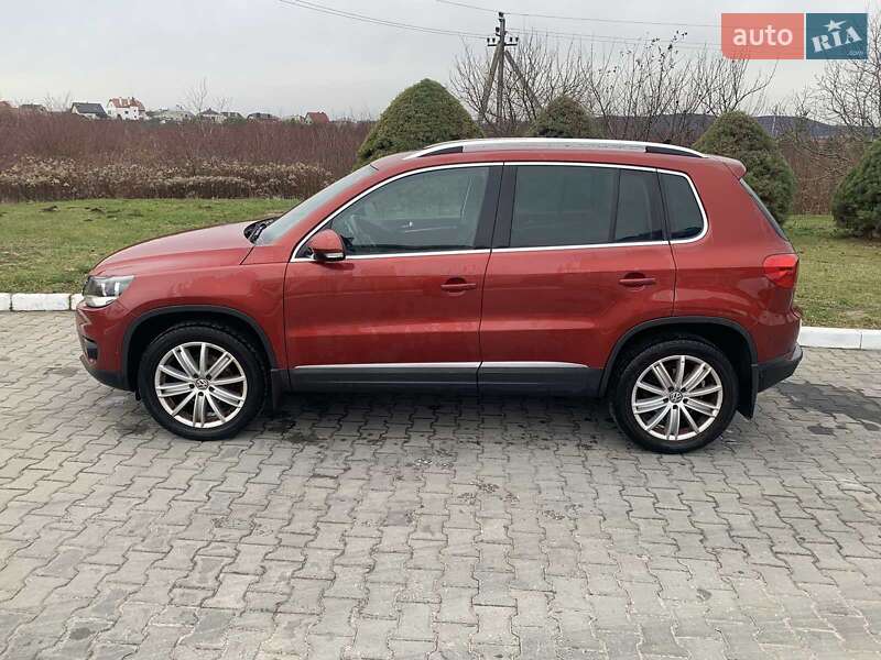 Внедорожник / Кроссовер Volkswagen Tiguan 2015 в 