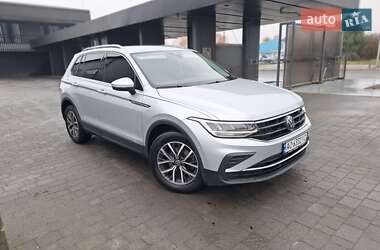 Позашляховик / Кросовер Volkswagen Tiguan 2022 в 
