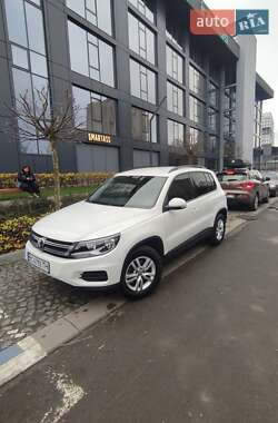 Позашляховик / Кросовер Volkswagen Tiguan 2016 в Львові