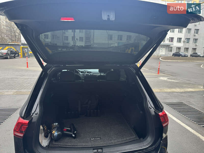 Внедорожник / Кроссовер Volkswagen Tiguan 2019 в Харькове