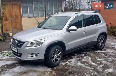 Внедорожник / Кроссовер Volkswagen Tiguan 2010 в Котельве