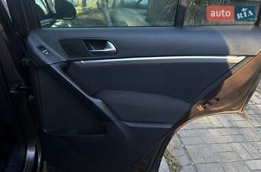 Позашляховик / Кросовер Volkswagen Tiguan 2012 в 