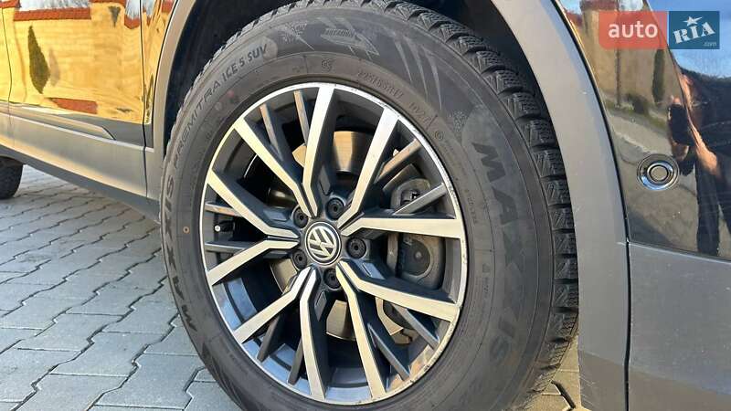 Внедорожник / Кроссовер Volkswagen Tiguan 2019 в Измаиле