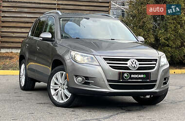 Позашляховик / Кросовер Volkswagen Tiguan 2010 в Києві