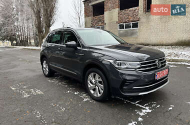 Позашляховик / Кросовер Volkswagen Tiguan 2021 в Рівному