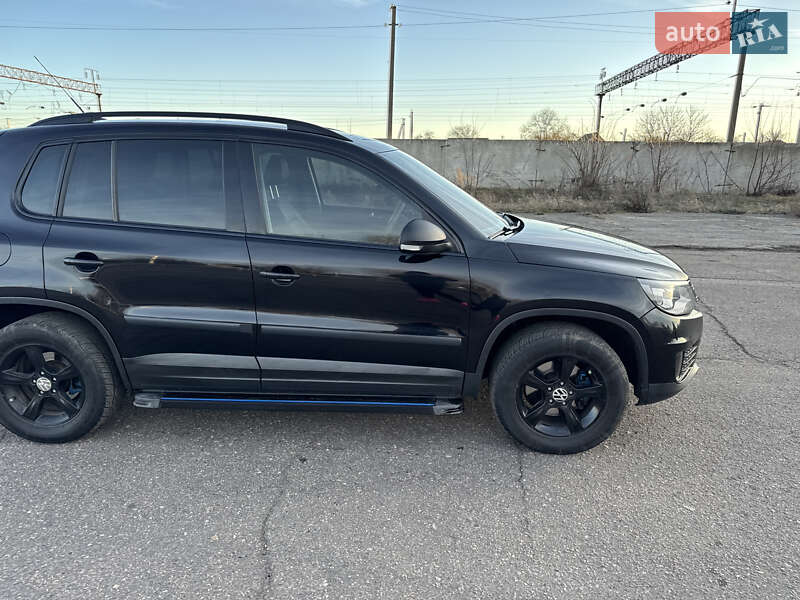 Внедорожник / Кроссовер Volkswagen Tiguan 2010 в Житомире