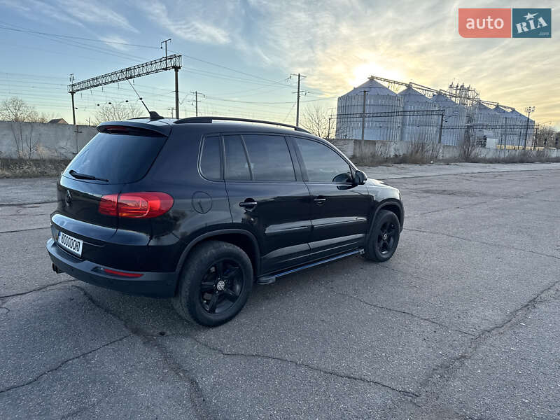 Внедорожник / Кроссовер Volkswagen Tiguan 2010 в Житомире