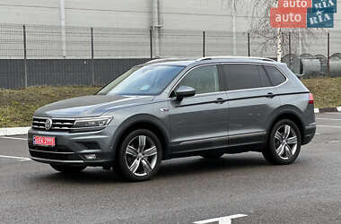 Позашляховик / Кросовер Volkswagen Tiguan 2018 в 