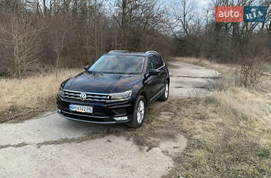 Внедорожник / Кроссовер Volkswagen Tiguan 2016 в Ананьеве