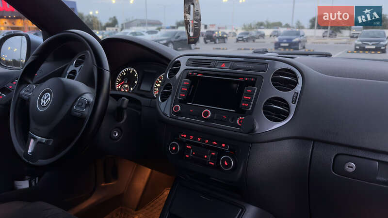 Позашляховик / Кросовер Volkswagen Tiguan 2013 в Харкові