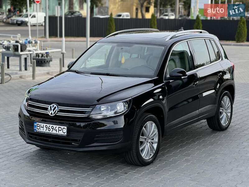 Позашляховик / Кросовер Volkswagen Tiguan 2010 в Одесі