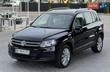 Позашляховик / Кросовер Volkswagen Tiguan 2010 в Одесі