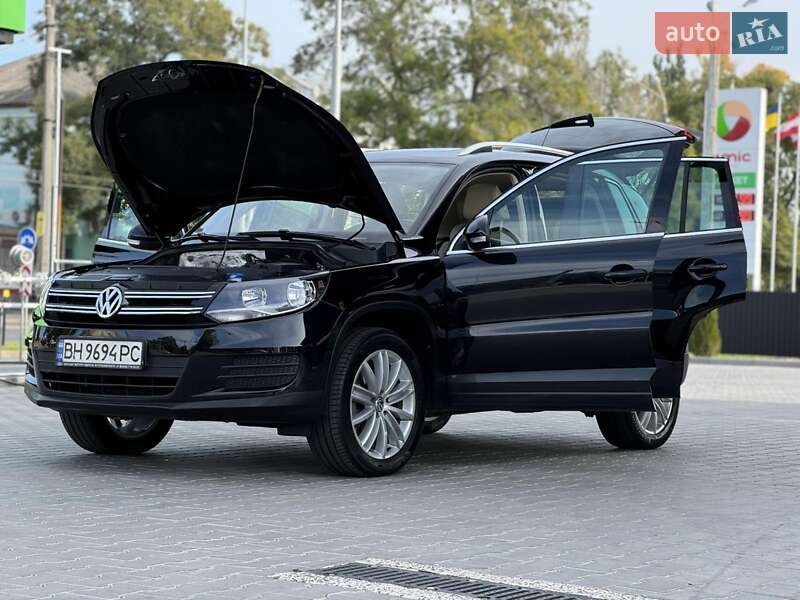 Позашляховик / Кросовер Volkswagen Tiguan 2010 в Одесі