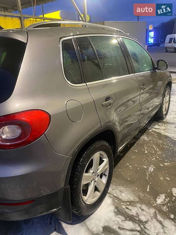 Внедорожник / Кроссовер Volkswagen Tiguan 2010 в Василькове