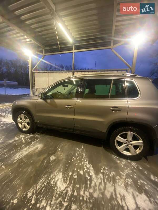 Внедорожник / Кроссовер Volkswagen Tiguan 2010 в Василькове