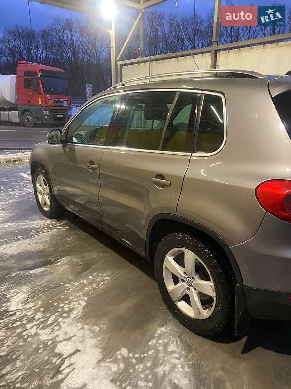 Внедорожник / Кроссовер Volkswagen Tiguan 2010 в Василькове