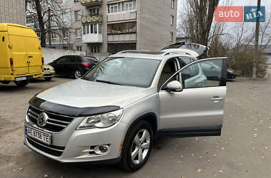 Позашляховик / Кросовер Volkswagen Tiguan 2010 в Новомосковську