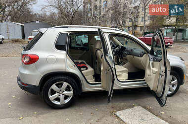 Позашляховик / Кросовер Volkswagen Tiguan 2010 в Новомосковську