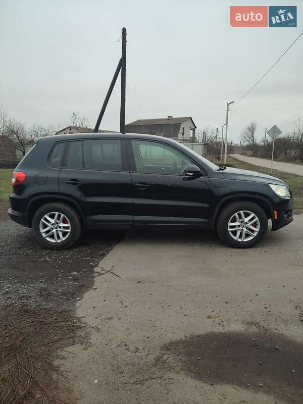 Внедорожник / Кроссовер Volkswagen Tiguan 2010 в Полтаве