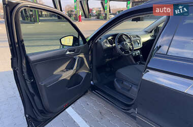 Внедорожник / Кроссовер Volkswagen Tiguan 2019 в 