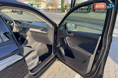 Внедорожник / Кроссовер Volkswagen Tiguan 2019 в 
