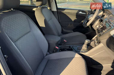 Внедорожник / Кроссовер Volkswagen Tiguan 2019 в 