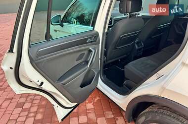 Внедорожник / Кроссовер Volkswagen Tiguan 2018 в 