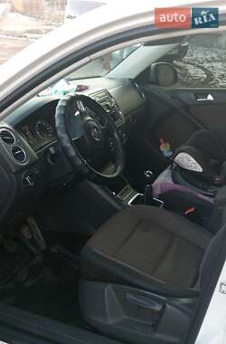 Внедорожник / Кроссовер Volkswagen Tiguan 2012 в 