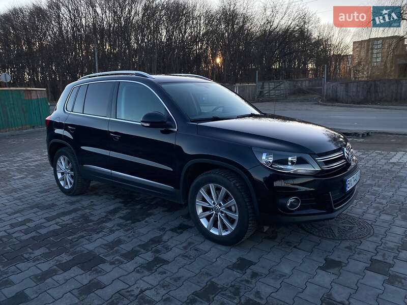 Позашляховик / Кросовер Volkswagen Tiguan 2013 в 