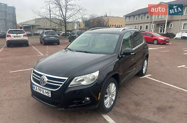 Позашляховик / Кросовер Volkswagen Tiguan 2011 в Києві