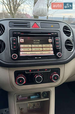 Внедорожник / Кроссовер Volkswagen Tiguan 2009 в 