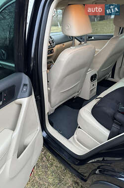 Внедорожник / Кроссовер Volkswagen Tiguan 2009 в 