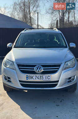 Позашляховик / Кросовер Volkswagen Tiguan 2011 в Рівному