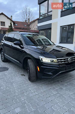 Внедорожник / Кроссовер Volkswagen Tiguan 2019 в Львове
