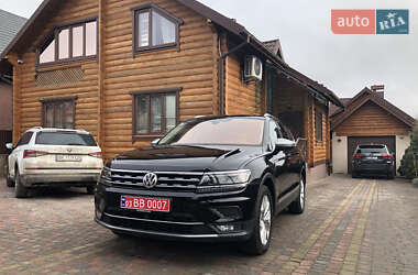Позашляховик / Кросовер Volkswagen Tiguan 2018 в 