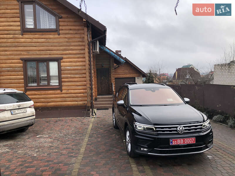Внедорожник / Кроссовер Volkswagen Tiguan 2018 в Ровно