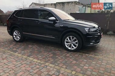 Позашляховик / Кросовер Volkswagen Tiguan 2018 в 